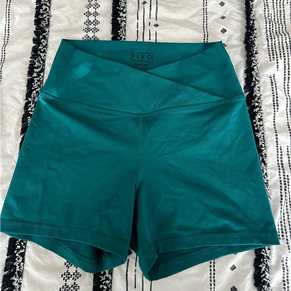 V Waisted Fleo Shorts